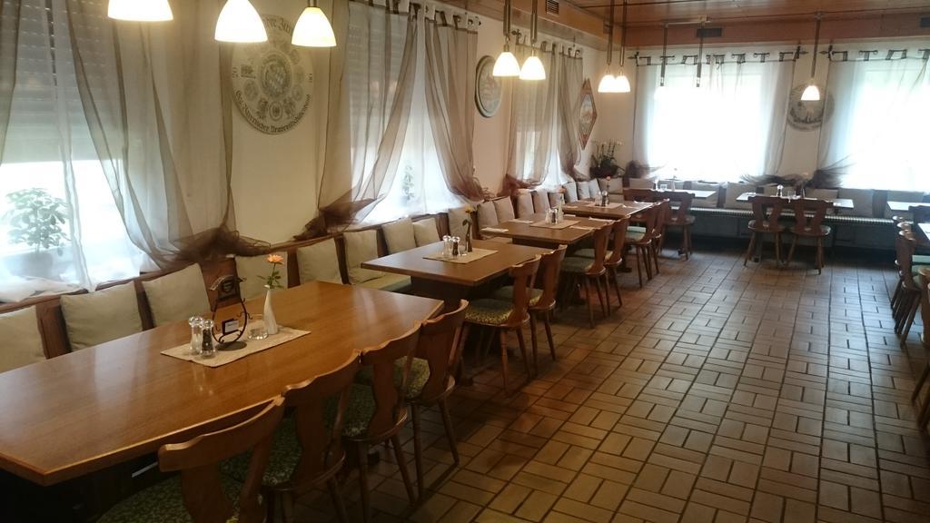 Gasthof Wilhelm Tell Fremdenzimmer เซิร์นดอร์ฟ ภายนอก รูปภาพ
