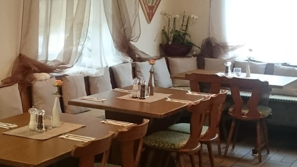 Gasthof Wilhelm Tell Fremdenzimmer เซิร์นดอร์ฟ ภายนอก รูปภาพ